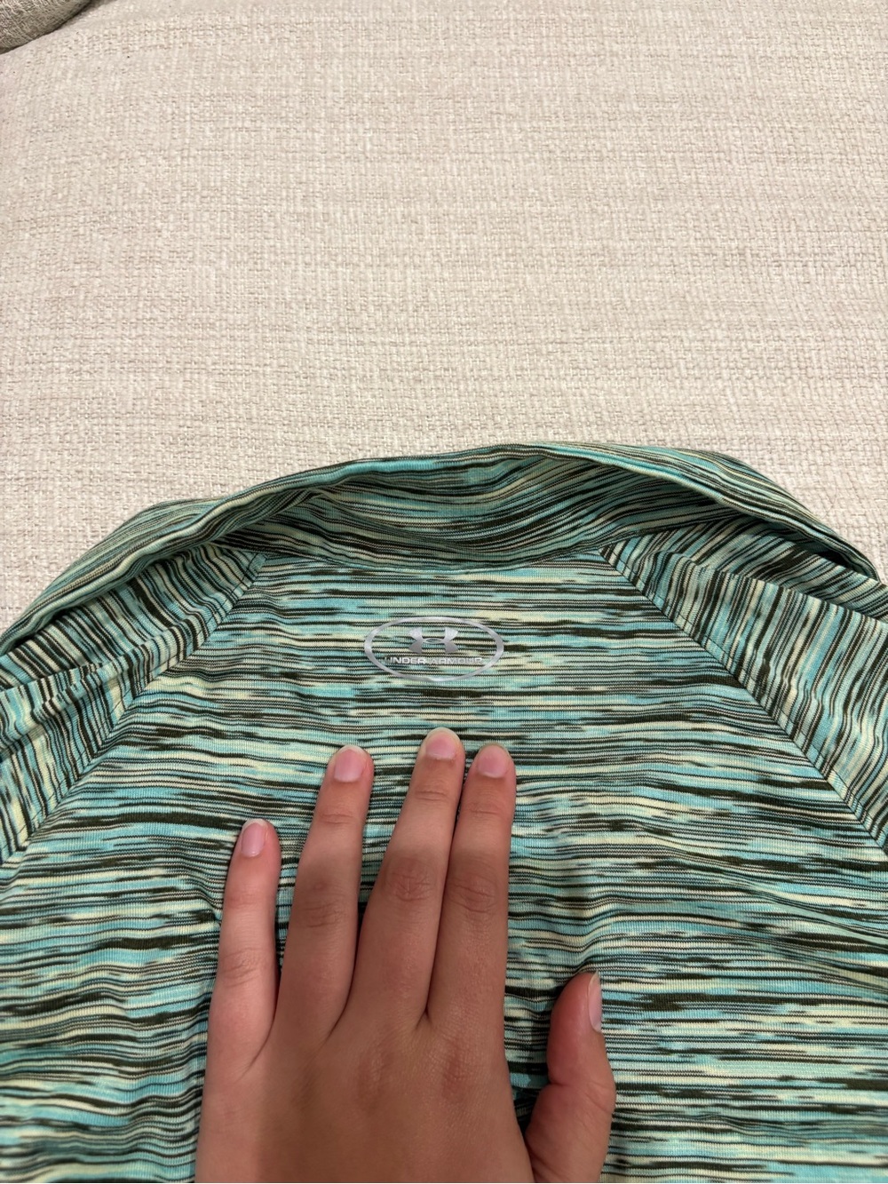 Under Armour Striated Aqua and Black Performance Top - Picture 5 of 5